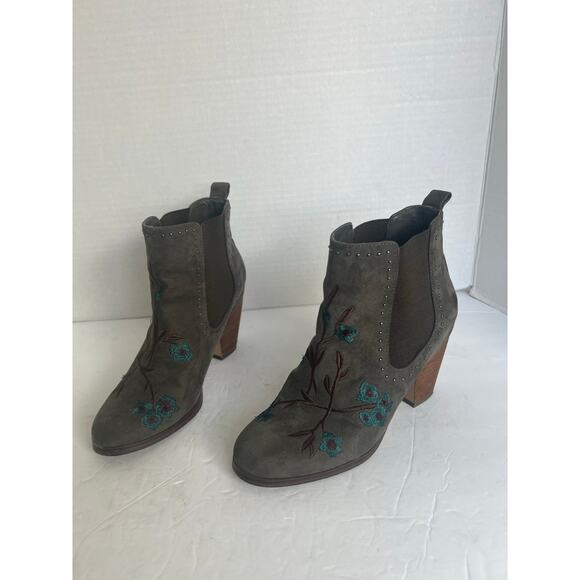 Crown Vintage PullOn Suede w/ Embroidered Floral Design Block Heel Ankle Boot 7M - Picture 1 of 13